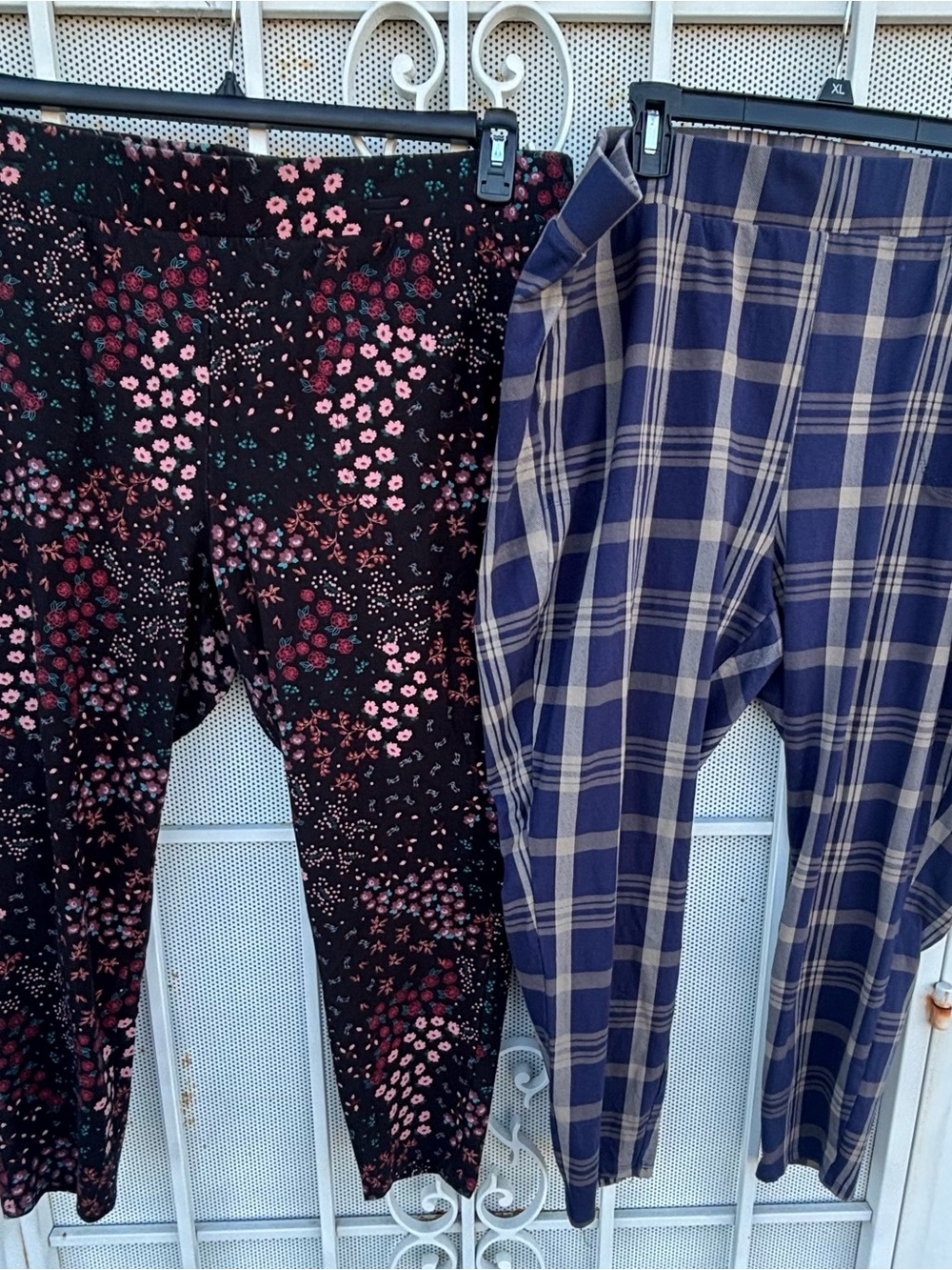 Set of 2 - Torrid 4X capri leggings elastic waist inseam 25" navy plaid/floral